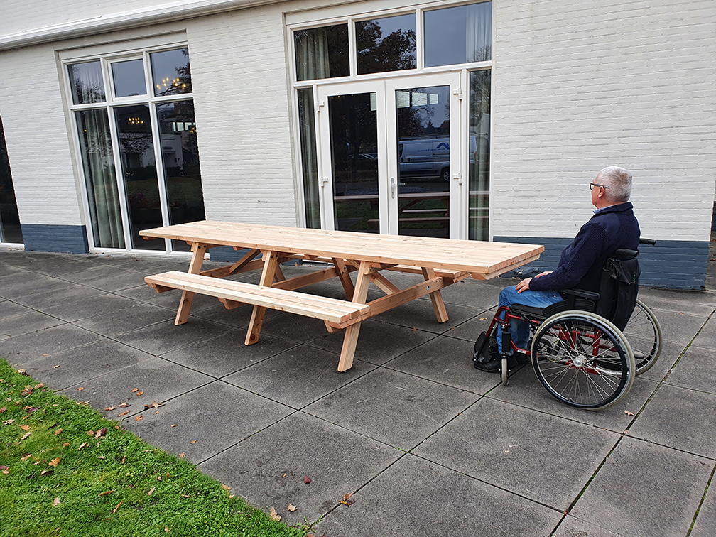 Picknicktafel 4 meter voor rolstoel gebruikers | Douglas hout Bouwpakket