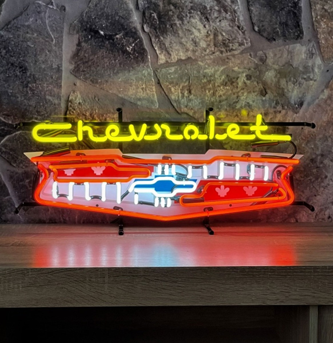 Chevrolet Embleem Neon Verlichting Met Achterplaat 69 x 30 cm