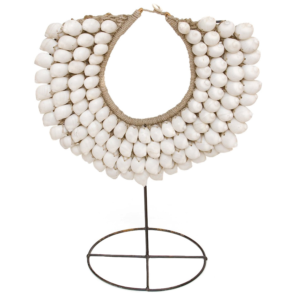 Этническое ожерелье из ракушек на подставке White Shells Necklace
