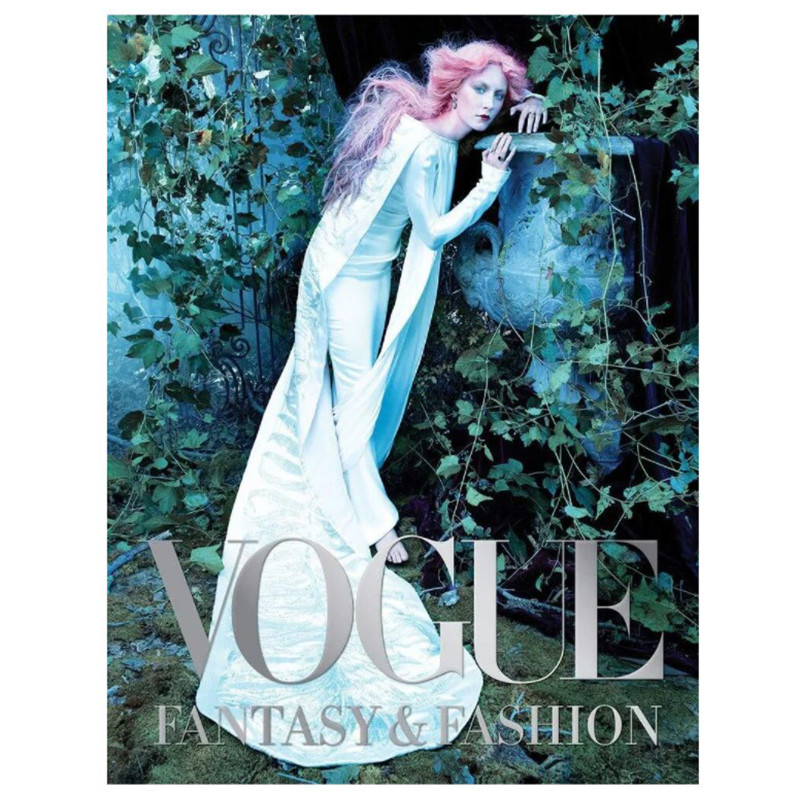 Книга Vogue Fantasy & Fashion photography book
