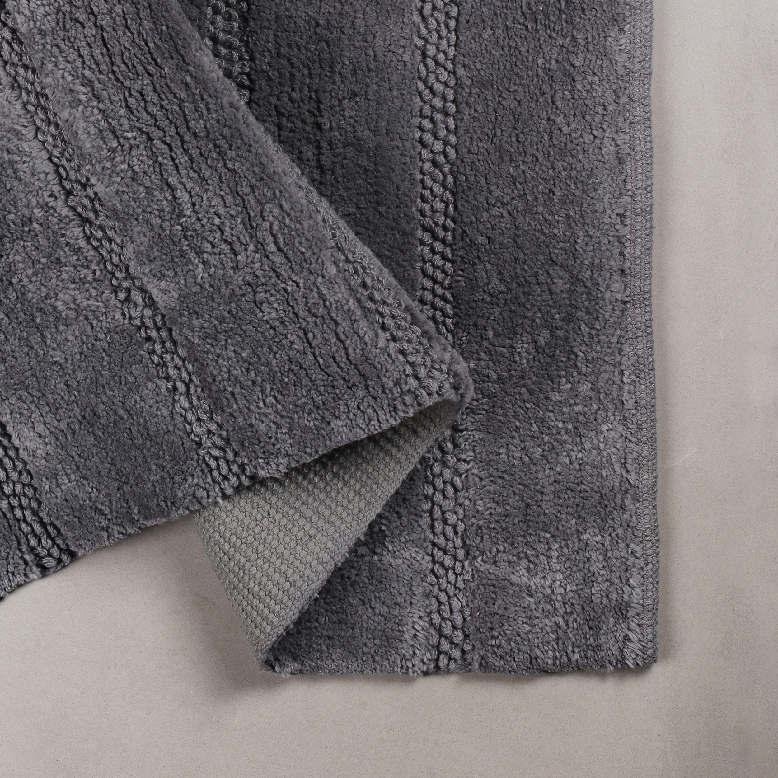 Differnz Stripes badmat geschikt voor vloerverwarming 100% katoen 45 x 75 cm grijs