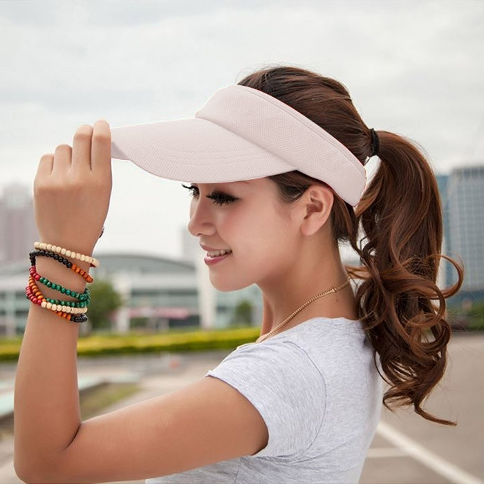 2 PC's lichtgewicht en comfortabel Visor Cap voor vrouwen in openlucht Golf Tennis met joggen verstelbare riem (Beige)