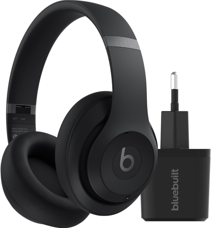 Beats Studio Pro Zwart + BlueBuilt Quick Charge Oplader met Usb A Poort 18W Zwart