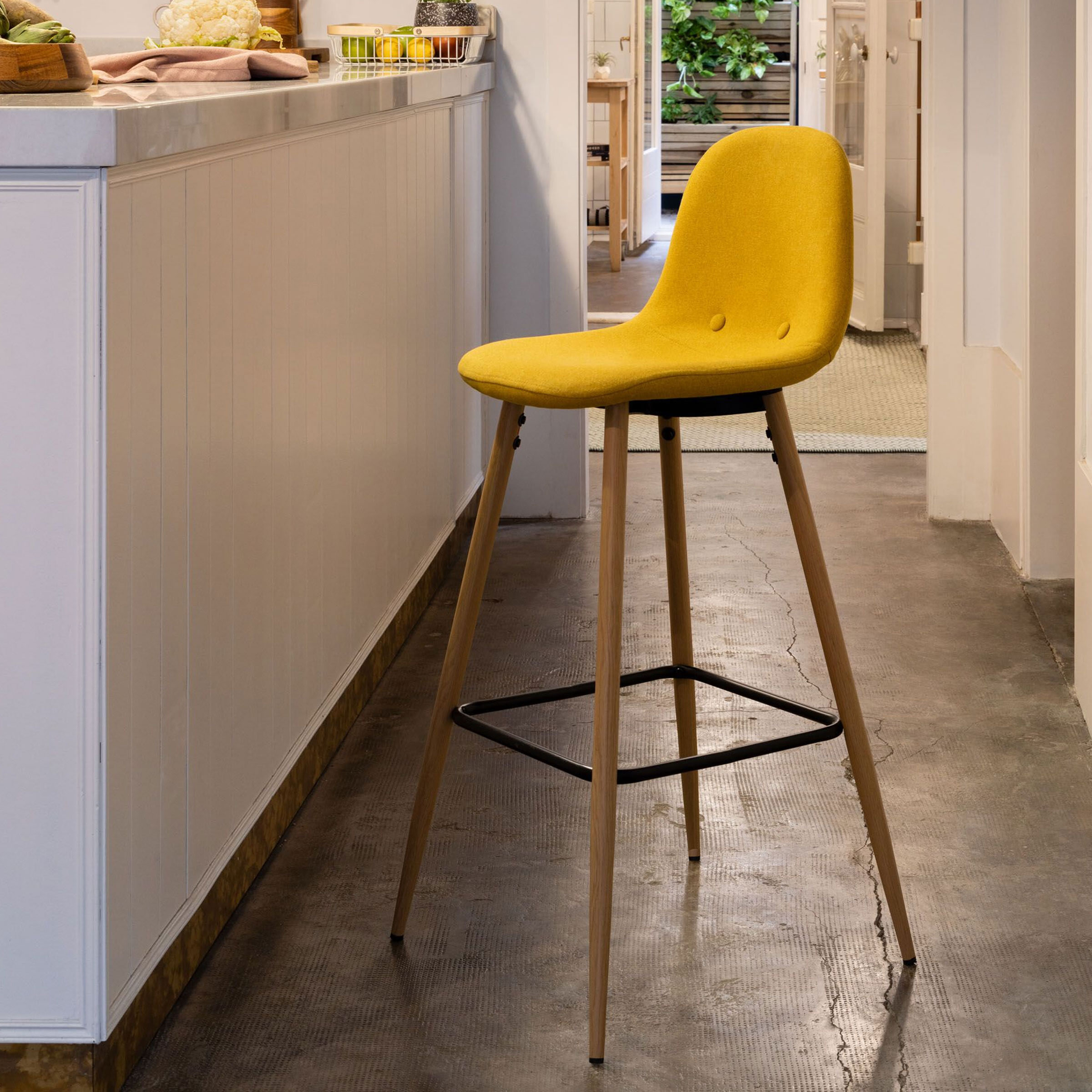 Kave Home Barstoel 'Nolite' kleur Mosterdgeel (zithoogte 65cm)