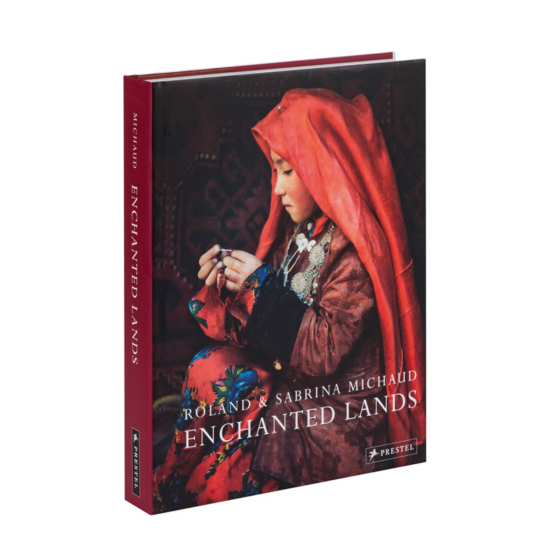 Книга ROLAND & SABRINA MICHAUD: ENCHANTED LANDS