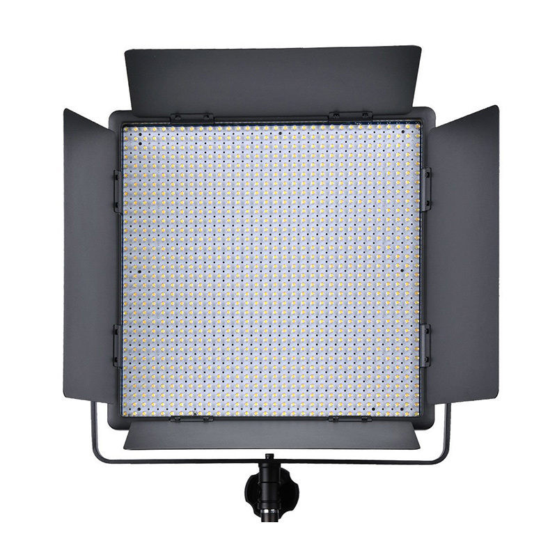Godox LED 1000C met barndoors