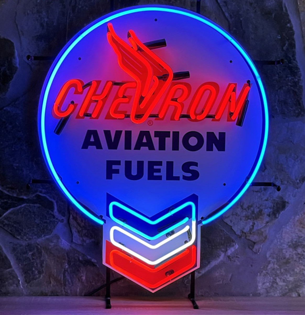 Chevron Aviation Fuels Neon Verlichting Met Achterplaat - 60 x 74 cm
