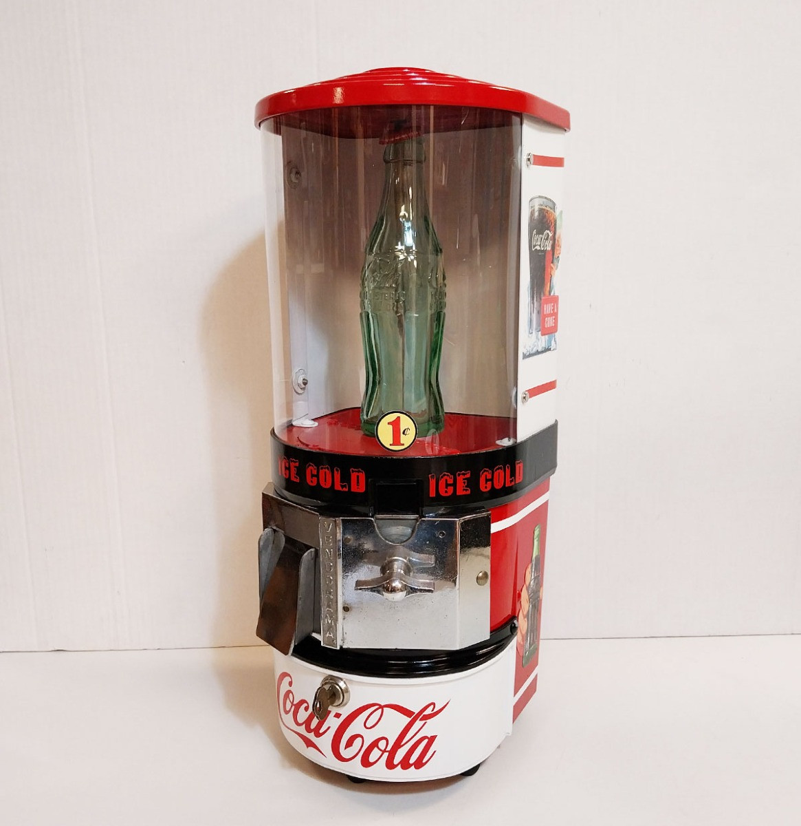 Victor Vendorama Snoep Automaat met Coca-Cola Thema