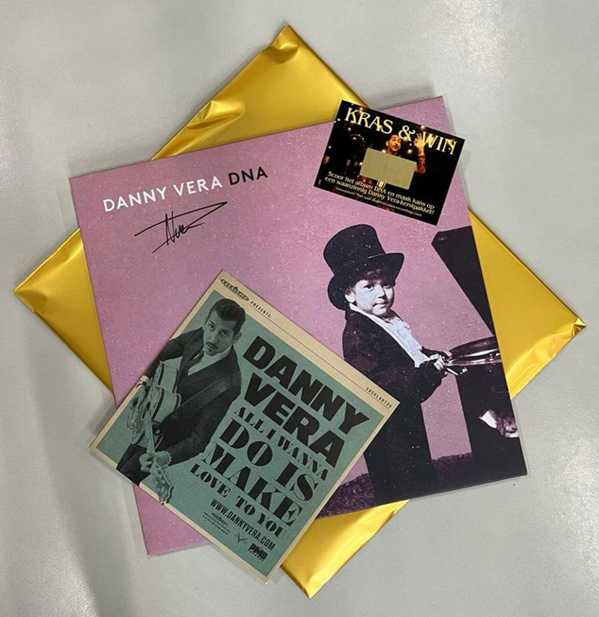 Danny Vera - DNA Gesigneerde LP op WIT vinyl Special Pack Incl 7" Single op exclusief GOUD Vinyl
