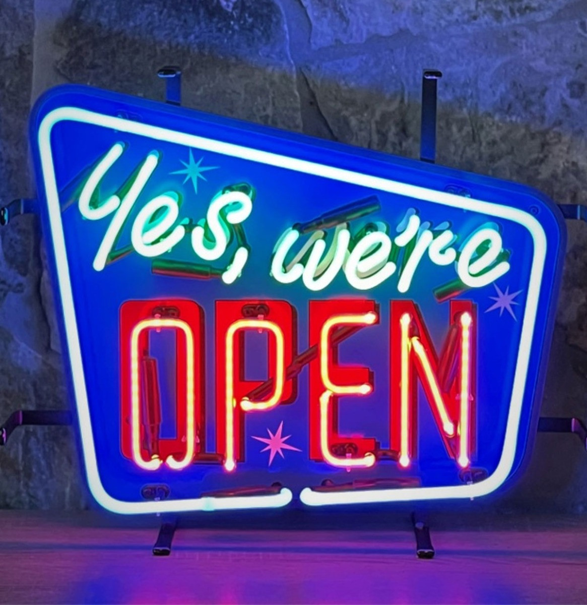 Yes, We&apos;re Open Neon Met Achterplaat 46 x 38 cm
