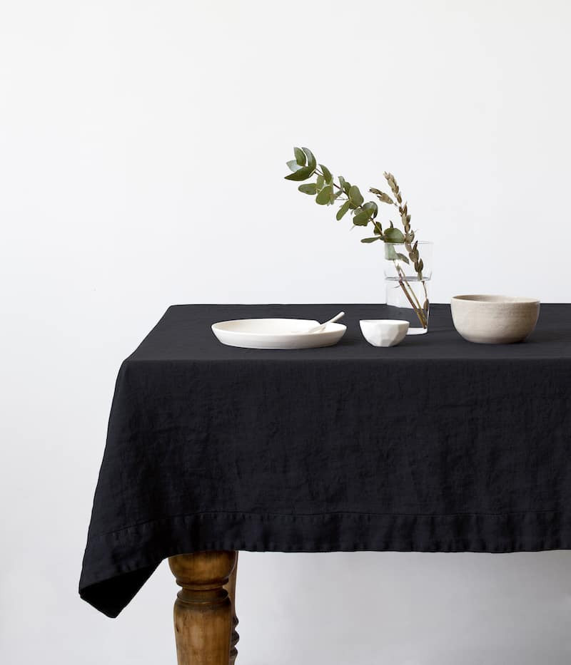 Linen Tales - linnen tafelkleed - black - 250 x 140 cm