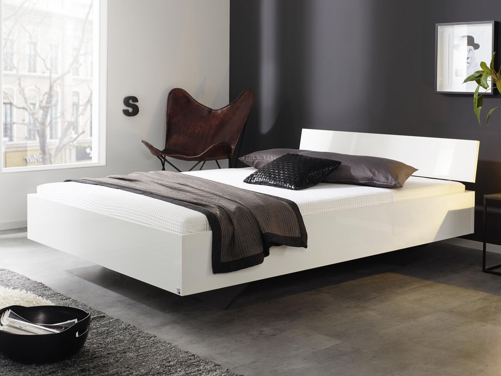 Bed IXANA 140x200 cm alpine wit met hoofdeinde