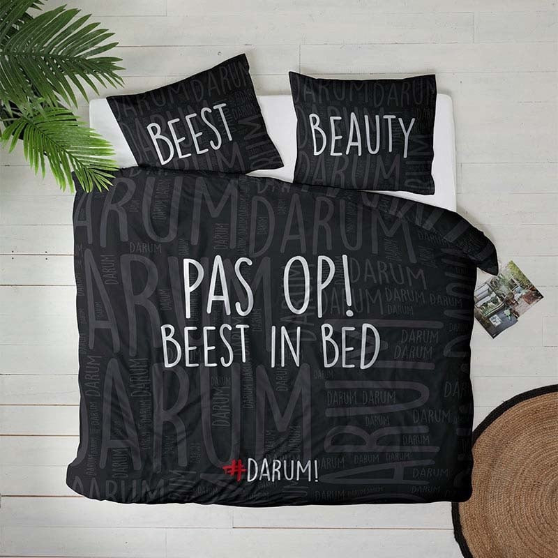 Dekbedovertrek #DARUM! Beest in Bed - Lits-Jumeaux (240x220 cm) - Zwart Polyester-katoen - Dessin: Tekst - #DARUM! - Dekbed-Discounter.nl