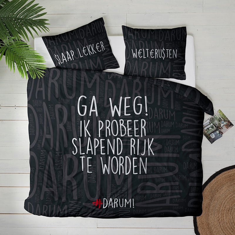 Dekbedovertrek #DARUM! Slapend Rijk Dekbedovertrek - Eenpersoons (140x200 cm) - Zwart Polyester-katoen - Dessin: Tekst - #DARUM! -